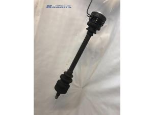 Gebruikte Aandrijfas rechts-achter Mercedes SLK (R170) 2.0 200 K 16V Prijs € 75,00 Margeregeling aangeboden door Autobedrijf Brooks