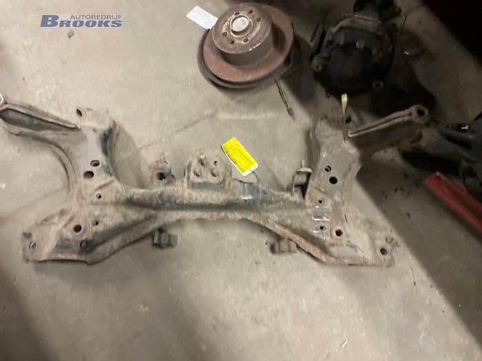 Gebruikte Subframe Mazda 323 Prijs € 25,00 Margeregeling aangeboden door Autobedrijf Brooks