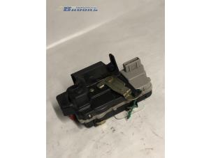 Gebruikte Portierslot Mechaniek 4Deurs links-achter Peugeot 406 (8B) 1.8 16V Prijs € 10,00 Margeregeling aangeboden door Autobedrijf Brooks