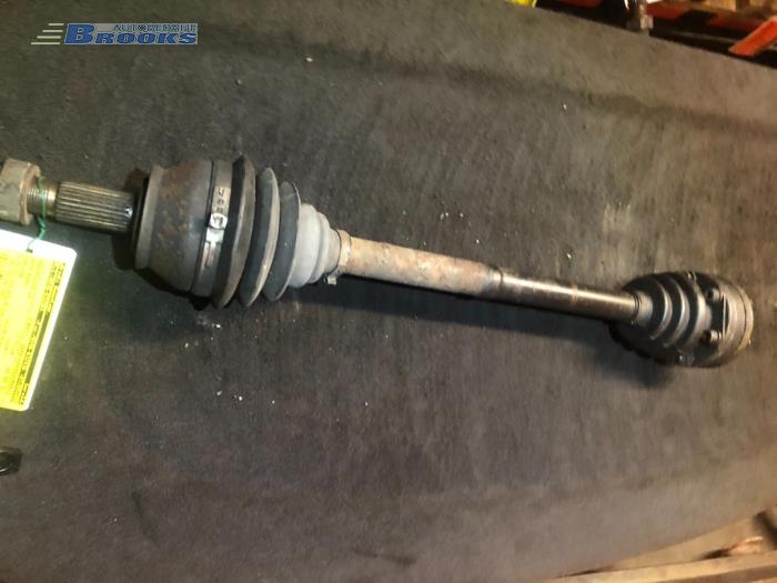 Gebruikte Aandrijfas links-voor Alfa Romeo 146 (930B) 1.4 ie Prijs € 10,00 Margeregeling aangeboden door Autobedrijf Brooks