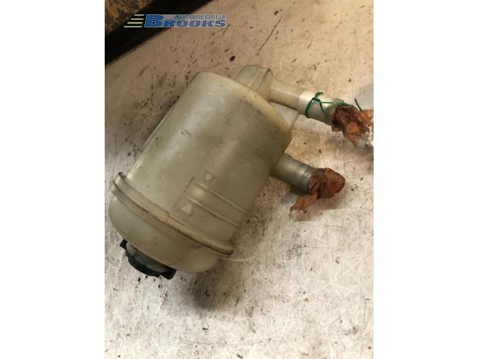 Gebruikte Servo Oliereservoir Landrover Freelander Hard Top 2.0 td4 16V Prijs € 20,00 Margeregeling aangeboden door Autobedrijf Brooks