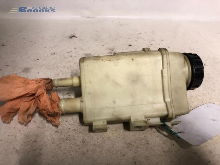 Gebruikte Servo Oliereservoir Renault Clio II (BB/CB) 1.4 Prijs € 10,00 Margeregeling aangeboden door Autobedrijf Brooks