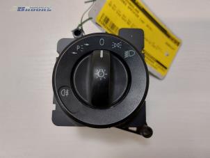 Gebruikte Licht Schakelaar Mercedes Sprinter 3t (906.61) 213 CDI 16V Prijs € 30,00 Margeregeling aangeboden door Autobedrijf Brooks