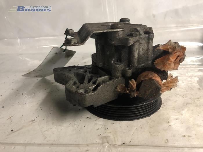 Gebruikte Servopomp Landrover Freelander Hard Top 2.0 td4 16V Prijs € 30,00 Margeregeling aangeboden door Autobedrijf Brooks