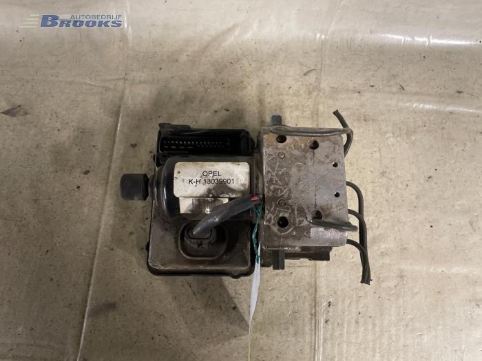 Gebruikte ABS Pomp Opel Vectra B Caravan (31) 2.0 Di 16V Prijs € 25,00 Margeregeling aangeboden door Autobedrijf Brooks