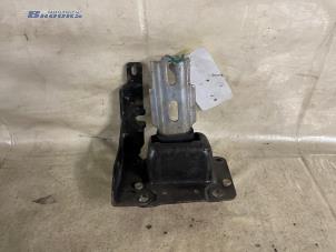 Gebruikte Versnellingsbak Steun Peugeot 207/207+ (WA/WC/WM) 1.4 16V Prijs € 20,00 Margeregeling aangeboden door Autobedrijf Brooks