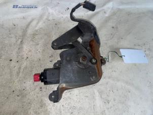 Gebruikte Motor Koplamp Mazda 323 F (BG14) 1.6i Prijs € 20,00 Margeregeling aangeboden door Autobedrijf Brooks