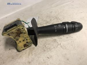 Gebruikte Ruitenwis Schakelaar Renault Megane Break/Grandtour (KA) 1.9 dTi Prijs € 10,00 Margeregeling aangeboden door Autobedrijf Brooks