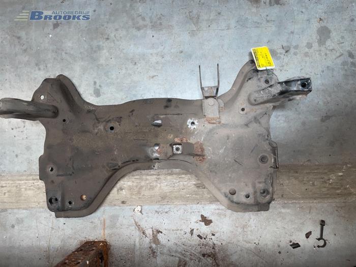Gebruikte Subframe Peugeot 206 (2A/C/H/J/S) 1.4 XR,XS,XT,Gentry Prijs € 25,00 Margeregeling aangeboden door Autobedrijf Brooks