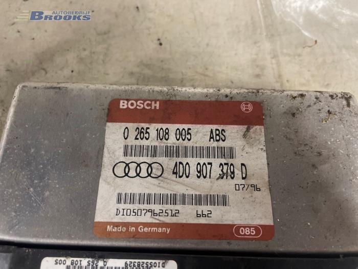 Computer ABS van een Audi A4 Avant (B5) 1.8 20V 1996