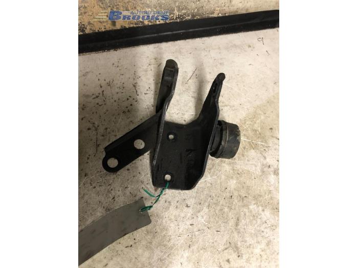 Gebruikte Motorsteun Toyota Avensis (T22) 2.0 TDi Prijs € 10,00 Margeregeling aangeboden door Autobedrijf Brooks