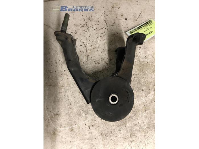 Gebruikte Motorsteun Toyota Avensis (T22) 2.0 TDi Prijs € 10,00 Margeregeling aangeboden door Autobedrijf Brooks