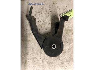 Gebruikte Motorsteun Toyota Avensis (T22) 2.0 TDi Prijs € 10,00 Margeregeling aangeboden door Autobedrijf Brooks