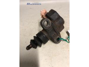 Gebruikte Koppeling Hulp Cilinder Subaru Legacy Wagon (BH) 2.0 16V Prijs € 10,00 Margeregeling aangeboden door Autobedrijf Brooks