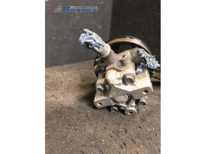 Stuurbekrachtiging Pomp van een Opel Insignia Sports Tourer 2.0 CDTI 16V 160 Ecotec 2010