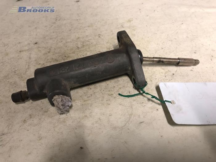 Gebruikte Koppeling Hulp Cilinder Volkswagen LT II 2.5 SDi Prijs € 15,00 Margeregeling aangeboden door Autobedrijf Brooks