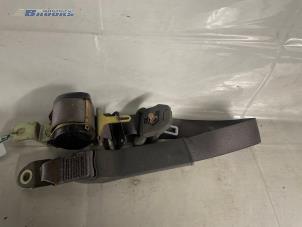 Gebruikte Veiligheidsgordel links-voor Mazda 626 (GE14/74/84) 2.0i LX,GLX 16V Prijs € 10,00 Margeregeling aangeboden door Autobedrijf Brooks
