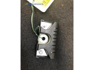 Gebruikte Antenne Audi A1 Sportback (8XA/8XF) 1.4 TFSI 16V 122 Prijs € 10,00 Margeregeling aangeboden door Autobedrijf Brooks