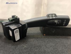 Gebruikte Schakelaar Ruitenwisser Volvo V40 (MV) 2.0 D2 16V Prijs € 15,00 Margeregeling aangeboden door Autobedrijf Brooks
