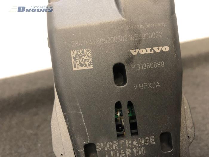 ACC Sensor (afstand) van een Volvo V40 (MV) 2.0 D2 16V 2016