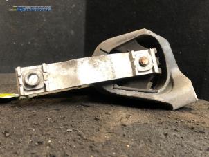 Gebruikte Motorsteun Volvo V40 (MV) 2.0 D2 16V Prijs € 15,00 Margeregeling aangeboden door Autobedrijf Brooks