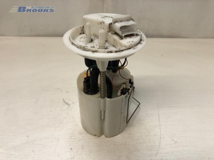 Gebruikte Tank element Pomp Fiat Grande Punto 1.4 T-Jet 16V Prijs € 30,00 Margeregeling aangeboden door Autobedrijf Brooks
