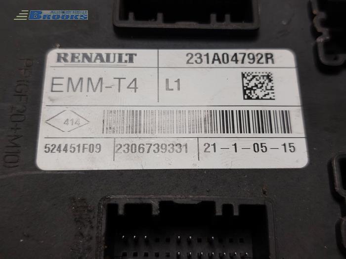 Kontaktslot + computer van een Renault Clio IV (5R) 1.5 Energy dCi 90 FAP 2015