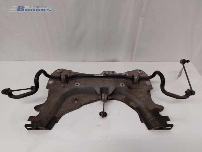 Gebruikte Subframe Renault Clio IV (5R) 1.5 Energy dCi 90 FAP Prijs € 40,00 Margeregeling aangeboden door Autobedrijf Brooks