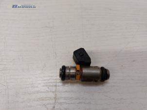Gebruikte Injector (benzine injectie) Fiat Doblo (223A/119) 1.4 Prijs € 20,00 Margeregeling aangeboden door Autobedrijf Brooks