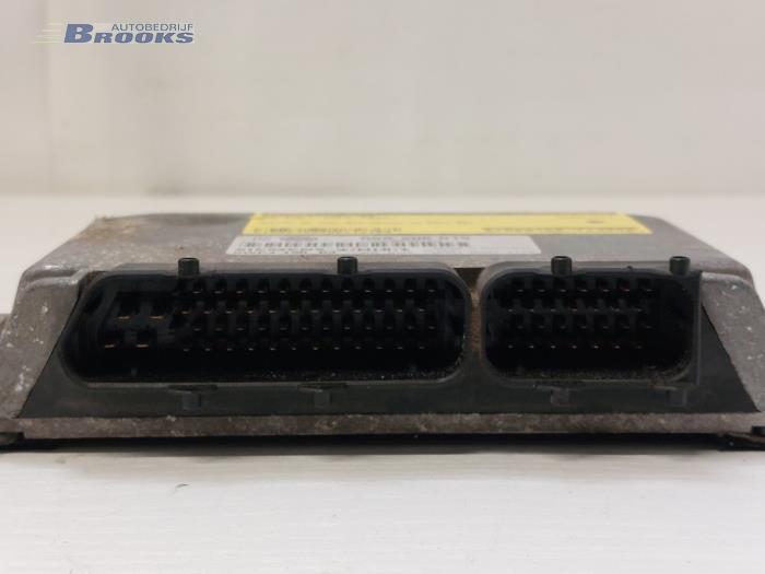 Inspuitcomputer van een Volkswagen Golf IV (1J1) 1.6 1998