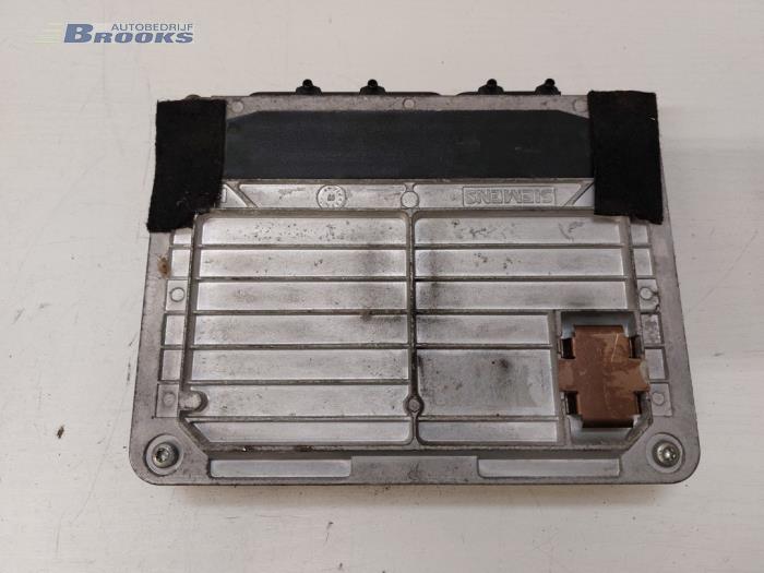 Inspuitcomputer van een Volkswagen Golf IV (1J1) 1.6 1998