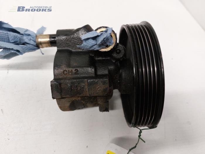 Stuurbekrachtiging Pomp van een Renault Scénic I (JA) 1.6 16V 2003