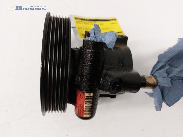 Stuurbekrachtiging Pomp van een Renault Scénic I (JA) 1.6 16V 2003