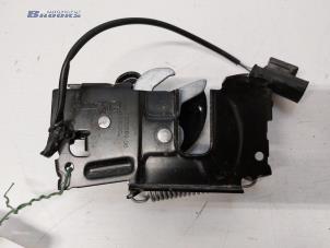 Gebruikte Motorkap Slotmechaniek Mini Mini (F56) Cooper SE,Electric Prijs € 15,00 Margeregeling aangeboden door Autobedrijf Brooks