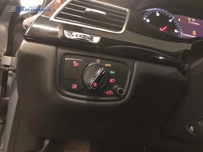 Schakelaar Licht van een Audi A8 (D4) 4.2 TDI V8 32V Quattro 2015