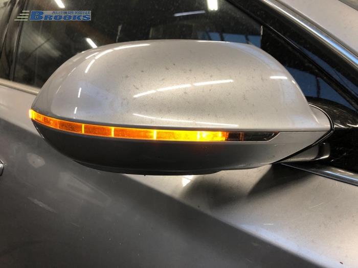 Spiegel Buiten rechts van een Audi A8 (D4) 4.2 TDI V8 32V Quattro 2015