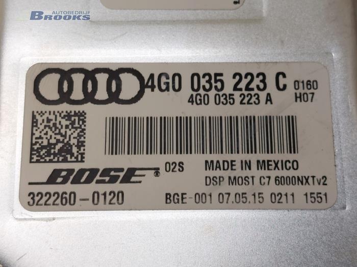 Radio versterker van een Audi A8 (D4) 4.2 TDI V8 32V Quattro 2015