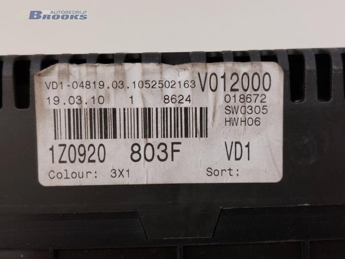 Kontaktslot + computer van een Skoda Octavia Combi (1Z5) 1.2 TSI 2011