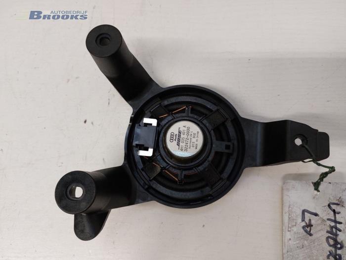 Luidspreker van een Audi A8 (D4) 4.2 TDI V8 32V Quattro 2015