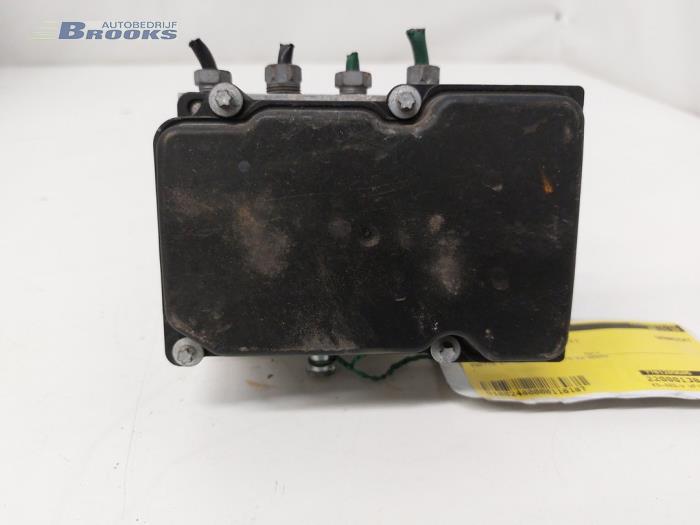 ABS Pomp van een Renault Clio III (BR/CR) 1.5 dCi FAP 2011