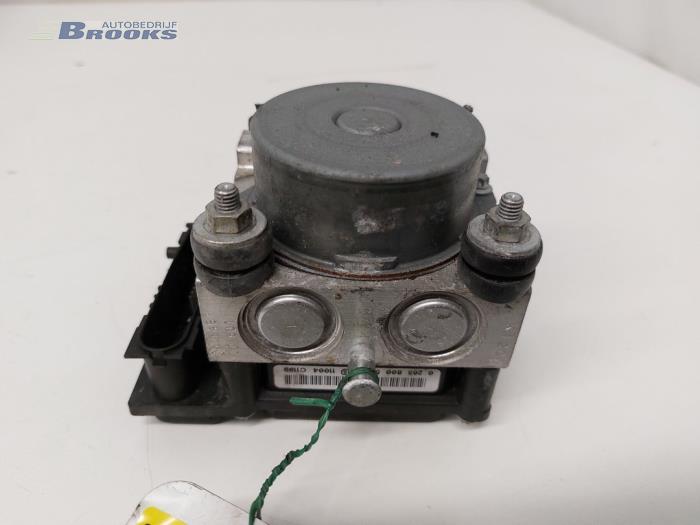ABS Pomp van een Renault Clio III (BR/CR) 1.5 dCi FAP 2011