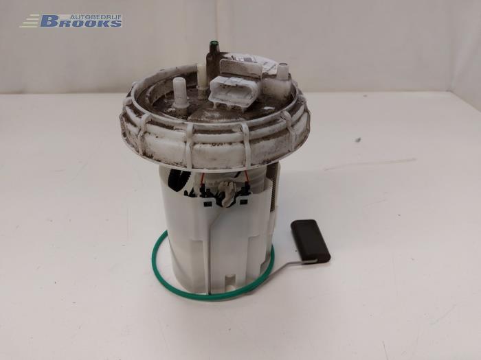 Gebruikte Tank element Pomp Fiat Punto III (199) 0.9 TwinAir Turbo 100 Prijs € 35,00 Margeregeling aangeboden door Autobedrijf Brooks