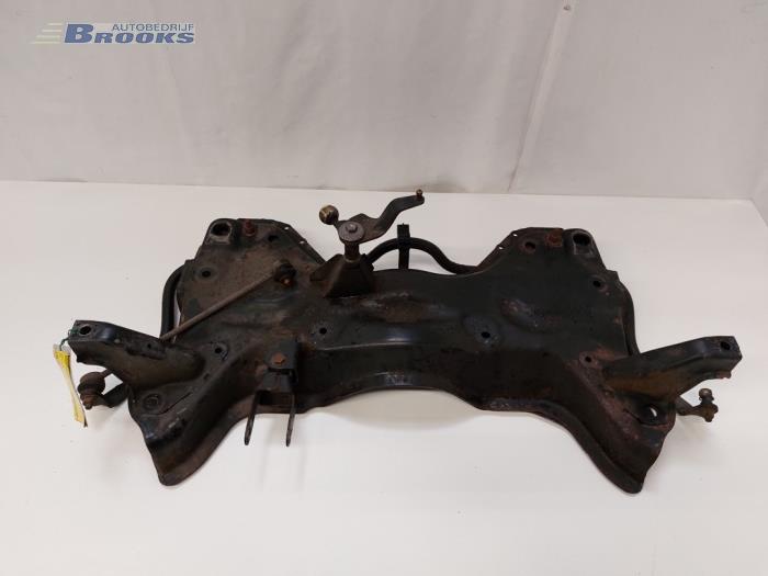 Gebruikte Subframe Peugeot 206+ (2L/M) 1.4 XS Prijs € 50,00 Margeregeling aangeboden door Autobedrijf Brooks