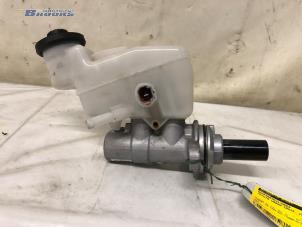 Gebruikte Hoofdremcilinder Toyota Urban Cruiser 1.33 Dual VVT-I 16V 2WD Prijs € 40,00 Margeregeling aangeboden door Autobedrijf Brooks