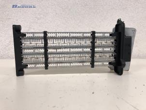 Gebruikte Kachel Verwarmingselement Renault Kangoo/Grand Kangoo (KW) 1.5 dCi 85 Prijs € 20,00 Margeregeling aangeboden door Autobedrijf Brooks