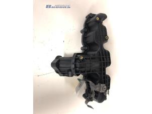 Gebruikte Inlaatspruitstuk Volkswagen Golf VI (5K1) 1.6 TDI 16V Prijs € 30,00 Margeregeling aangeboden door Autobedrijf Brooks