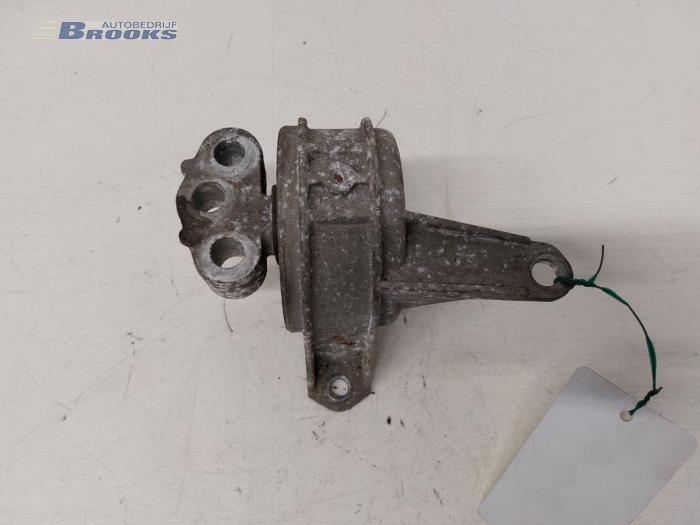 Gebruikte Motorrubber Opel Astra H Twin Top (L67) 1.8 16V Prijs € 20,00 Margeregeling aangeboden door Autobedrijf Brooks