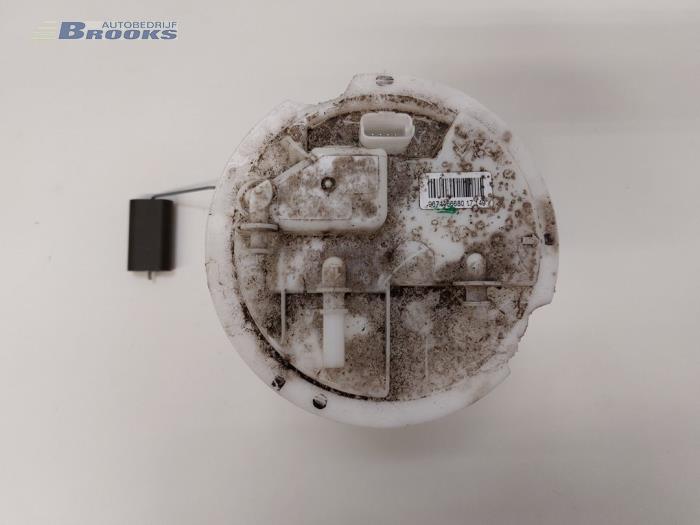 Gebruikte Tank element Pomp Peugeot 208 I (CA/CC/CK/CL) 1.2 Vti 12V PureTech 82 Prijs € 15,00 Margeregeling aangeboden door Autobedrijf Brooks