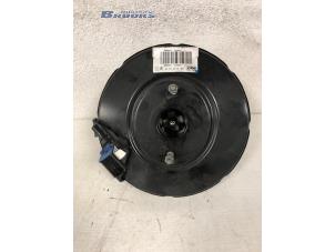 Gebruikte Rembooster Peugeot 208 I (CA/CC/CK/CL) 1.2 Vti 12V PureTech 82 Prijs € 45,00 Margeregeling aangeboden door Autobedrijf Brooks