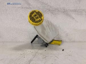 Gebruikte Hoofdremcilinder Peugeot 208 I (CA/CC/CK/CL) 1.2 Vti 12V PureTech 82 Prijs € 20,00 Margeregeling aangeboden door Autobedrijf Brooks